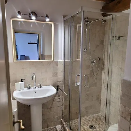 La - Convenient For Sardinia And Corsica - 4-5 Beds -private Parking Included With * 리보르노