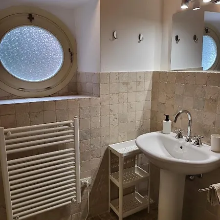 La - Convenient For Sardinia And Corsica - 4-5 Beds -private Parking Included With *